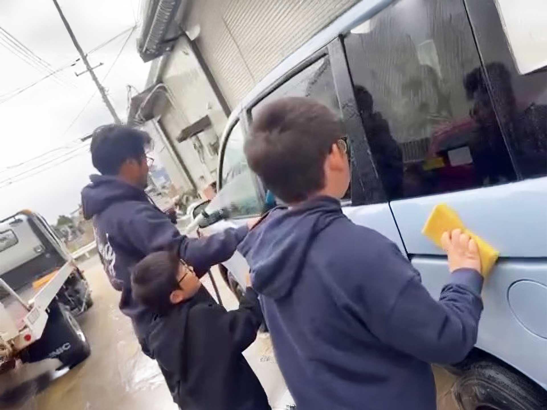 家族で洗車